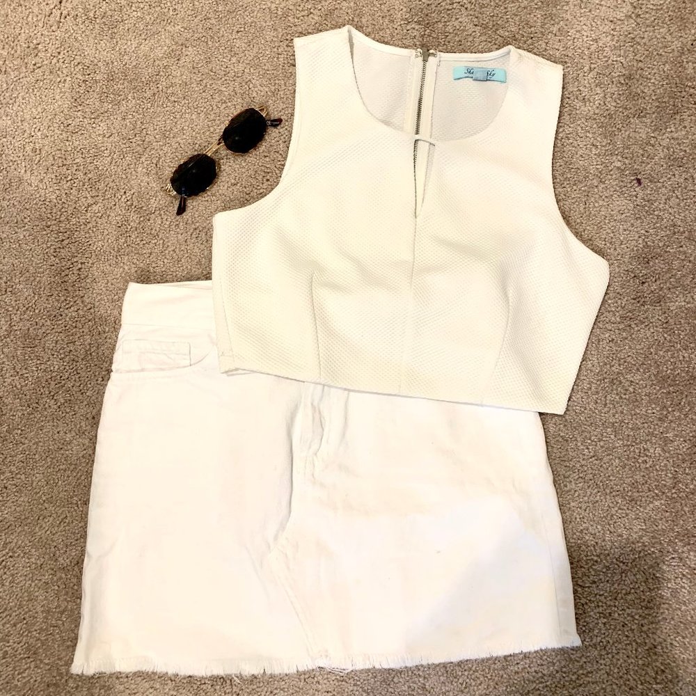 white she + sky notch top